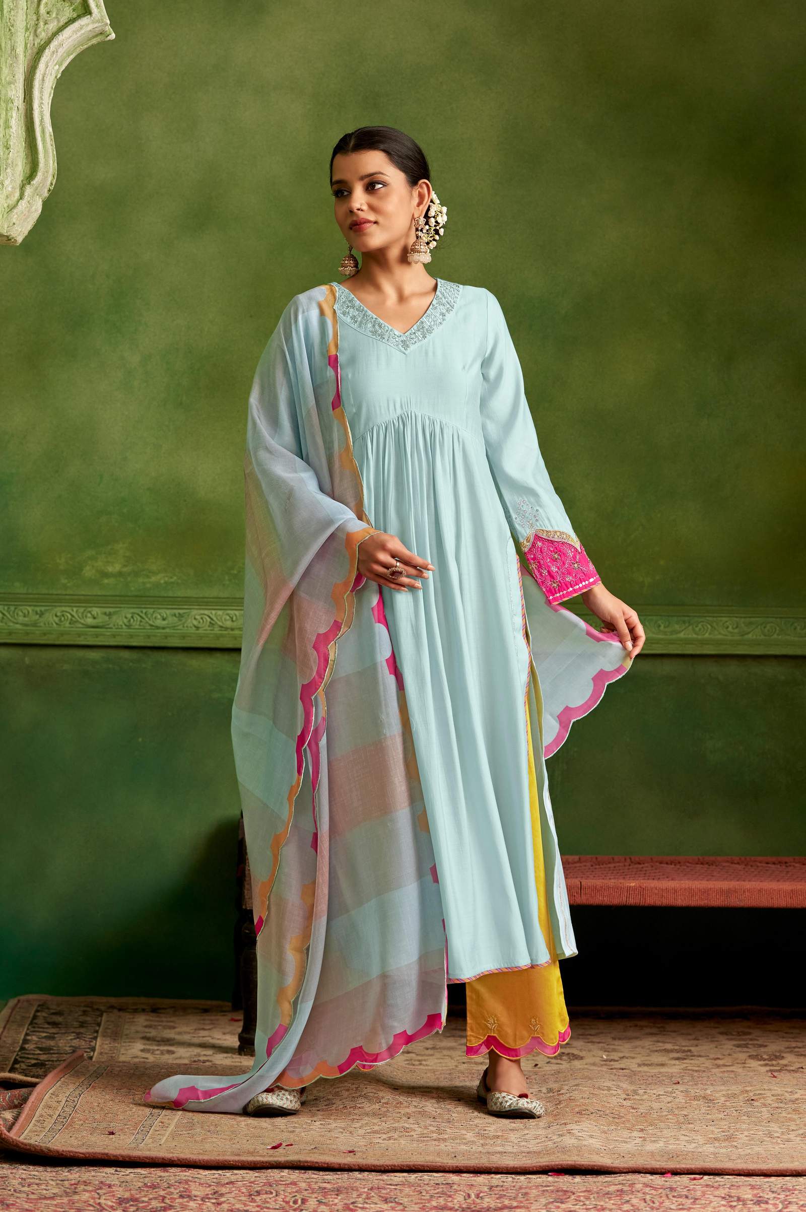Women'S Blue & Golden Block Print Kurta With Palazzos3